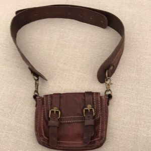 ajustable leather balt/bag